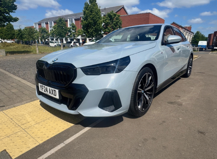 2024 BMW 520i1